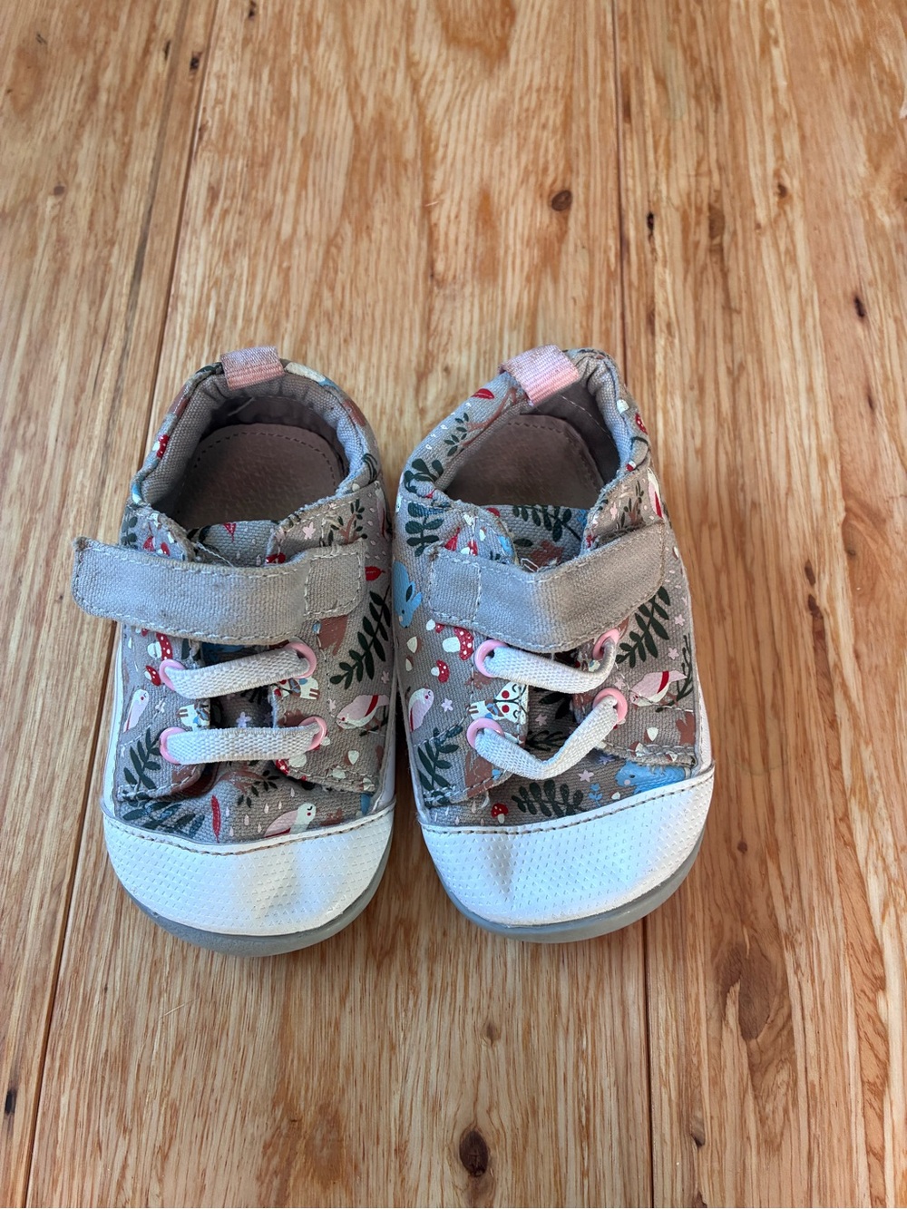See Kai Run Stevie Mini (First Walker) Toddler Woodland/Floral Sneakers Size 4.5